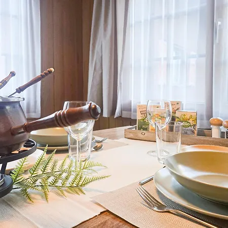 Familien-waldzauber-chalet Naehe Saas-fee 아파트 *